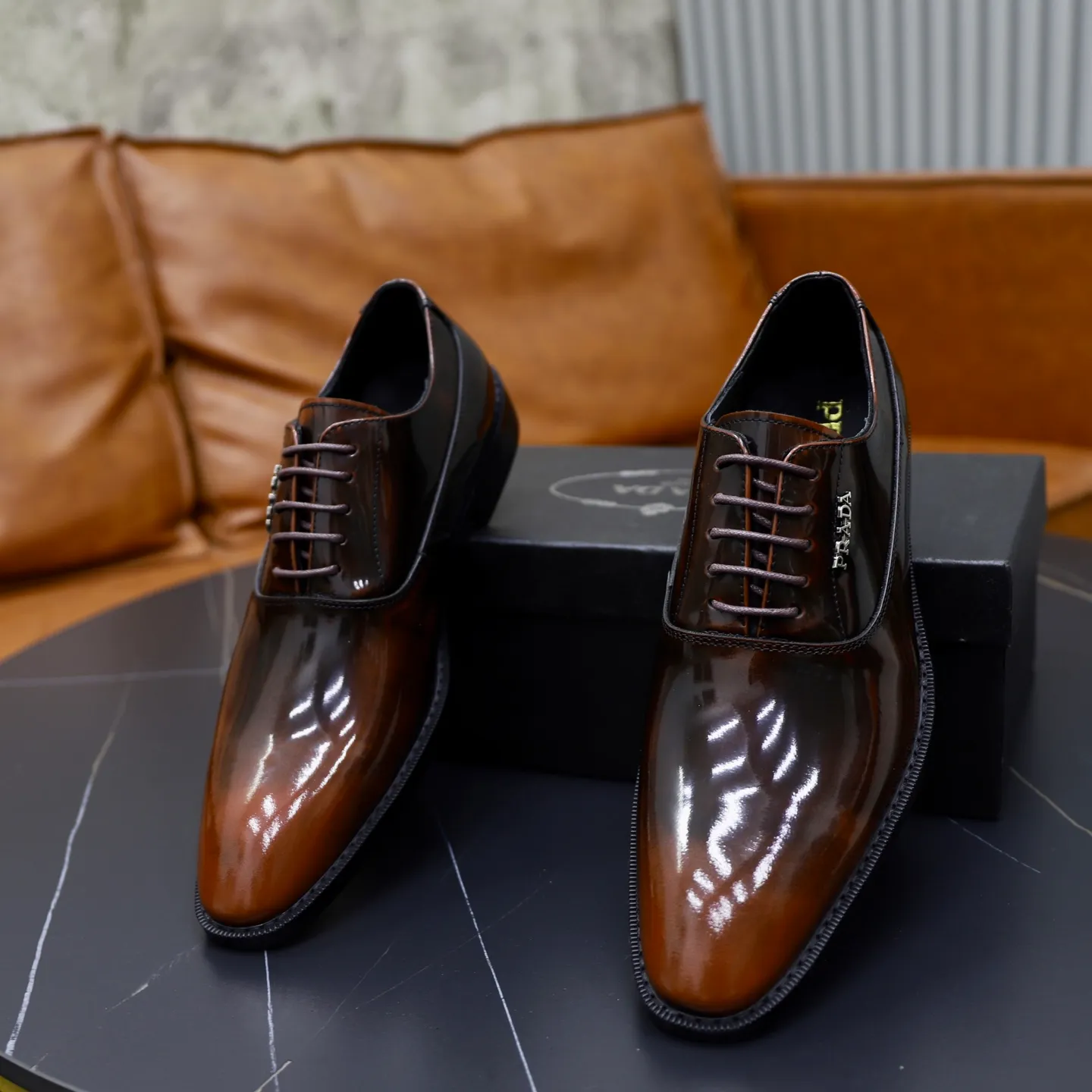 Ex-factory price: 540💰🙅‍♂️🙅‍♂️🙅‍♂️ Brand: PRADA Standard code: Men's code 38-44 (45 can be customized) Grade: Same style as the official website Original order quality Material: Original cowhide surface Comfortable cowhide lining Original outsole Style category: Men's fashionable casual leather shoes Distinguished big-name luxury elements Top luxury Color: actual picture color